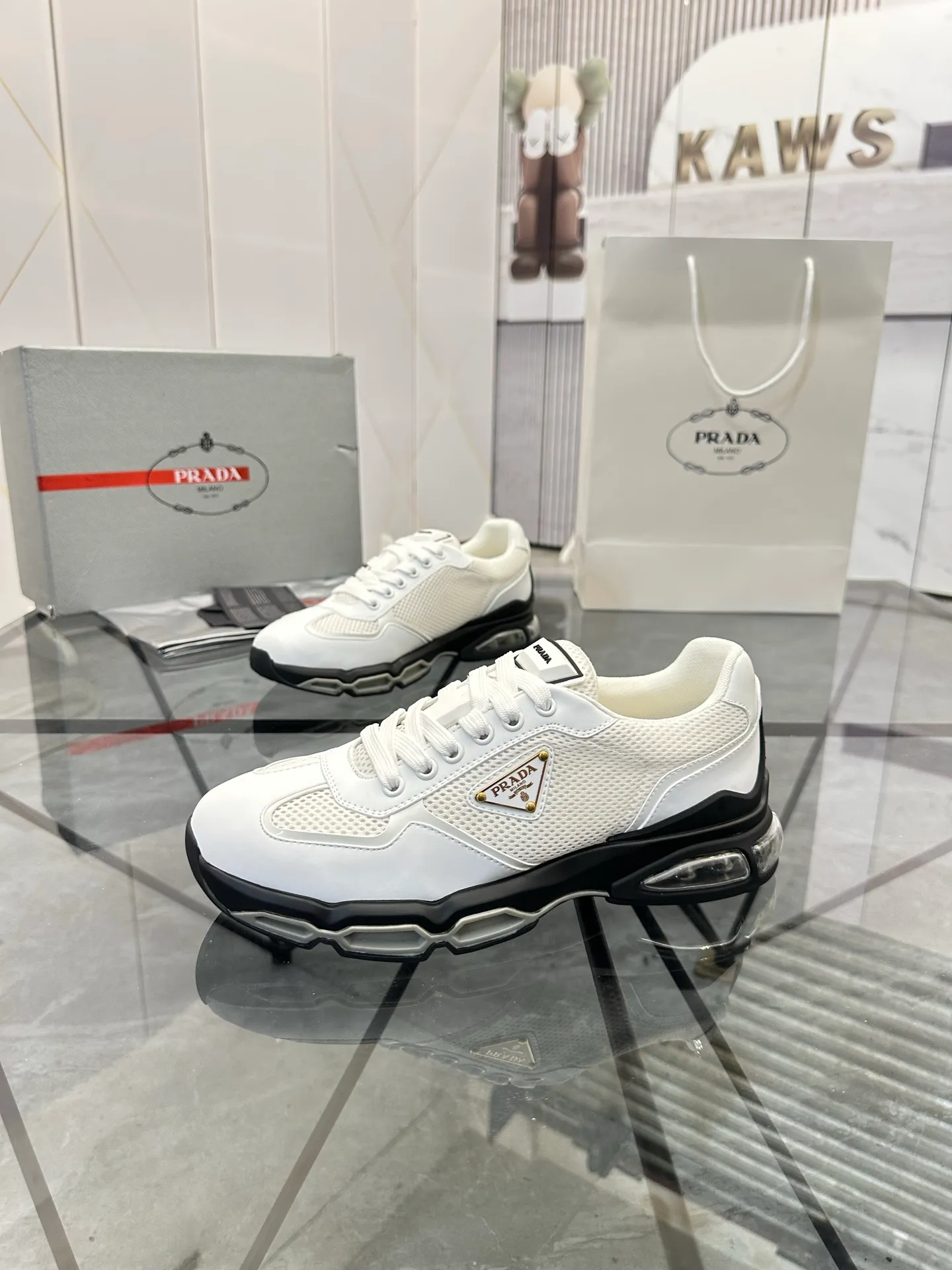 Men's shoes for sale 💰: 💰P660¥ High-end top quality Product trademark: Prada *"Prada*" low-top casual shoes Regular size: 38-45 (can be customized to 46) Product materials: Upper imported first-layer cowhide spliced ​​with original fabric, breathable lining, cowhide foot pads, original air cushion outsole. No.: 001